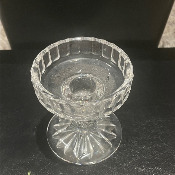 Elegant Crystal Vase - Picture 2 of 4